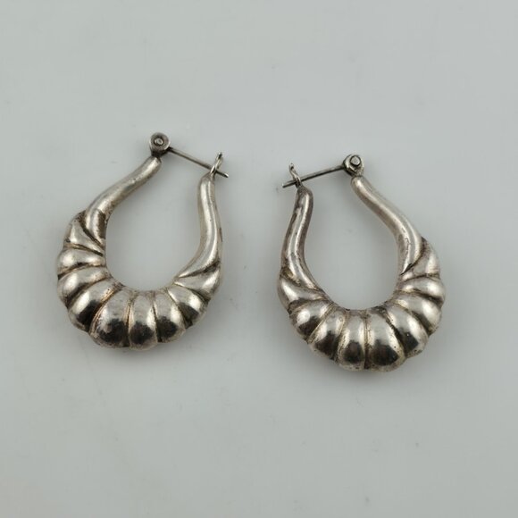 Sterling Silver Earrings Ribbed  Latch Hoop Marked 925 Vintage Patina 1.3" - Picture 1 of 12